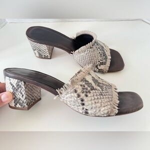 Bernardo Snake Pattern Fringe Open Toe Block Heel Sandals Size 7.5